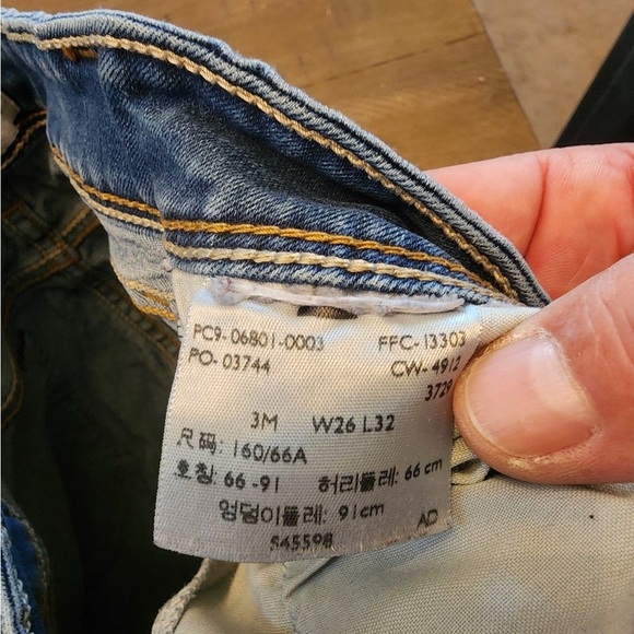 Levi cut off jean shorts size 3 - Picture 4 of 4